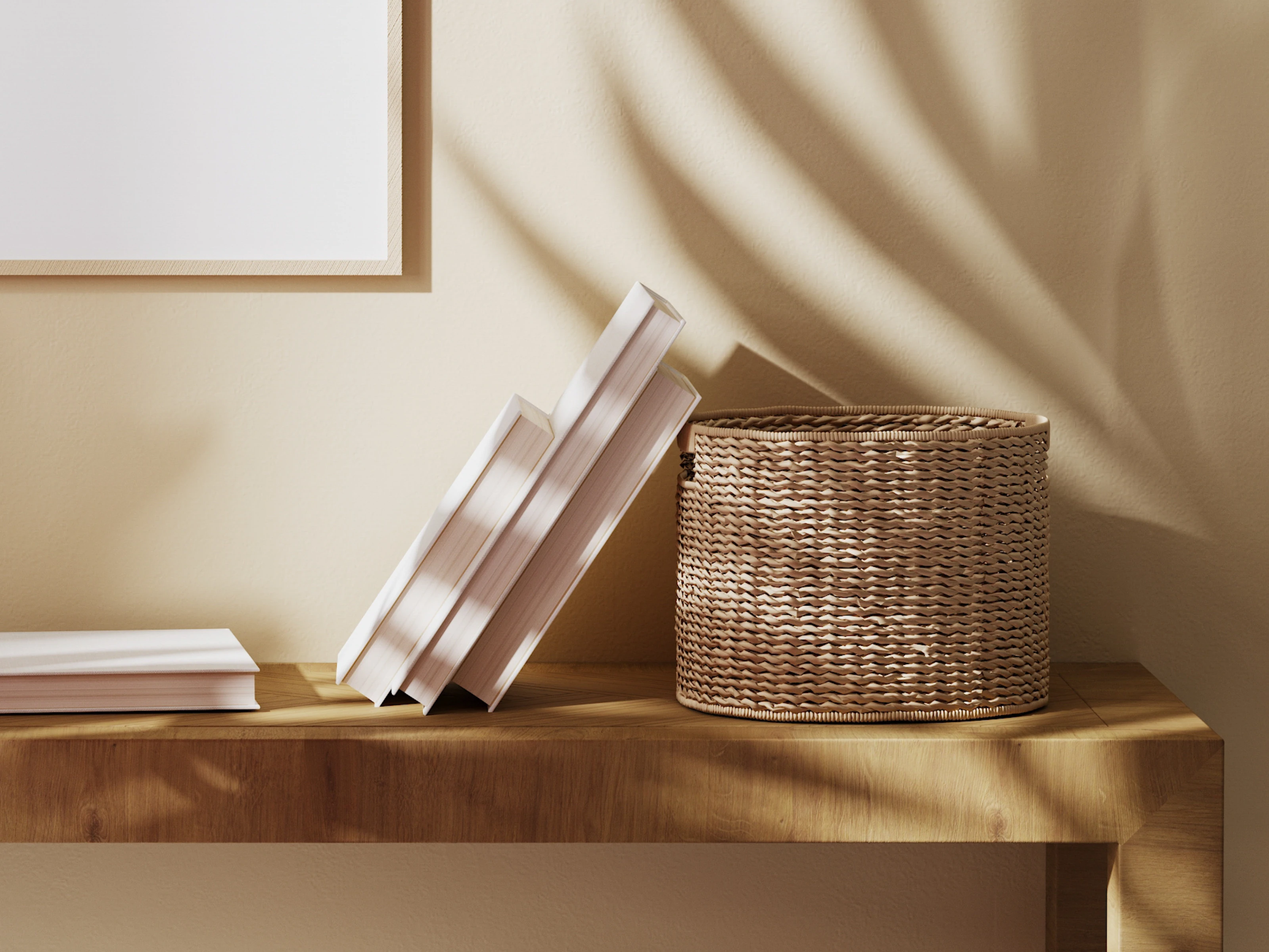 Nahaufnahme von Holzoberfläche mit warmen Sonnenstrahlen, sichtbarer Holzmaserung und natürlichem, rustikalem Ambiente