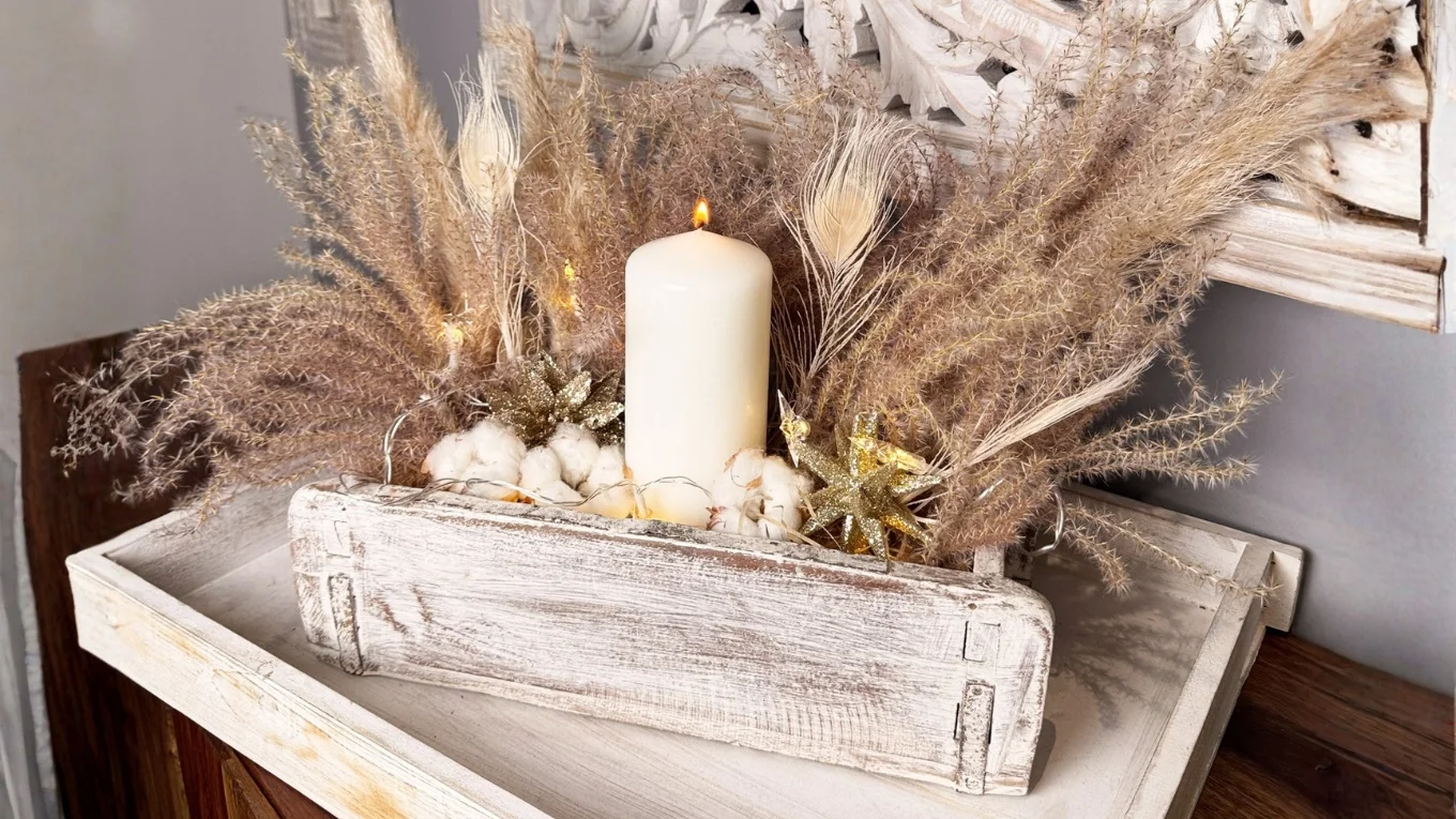 Holz-Ziegelform 'Weihnachten' als rustikale Weihnachtsdeko mit naturfarbener Oberfläche, Tannengrün und Sternmotiv