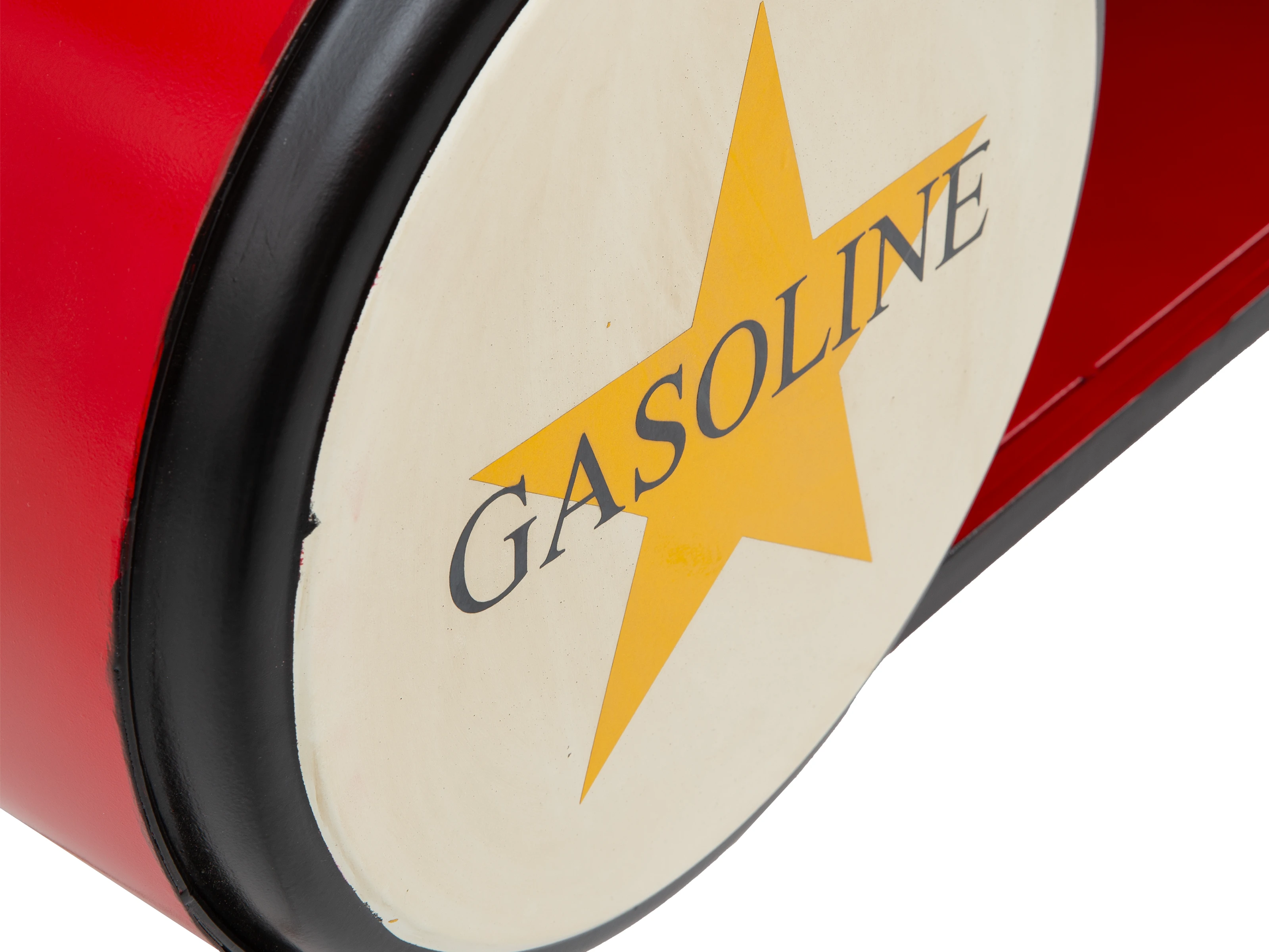 Detailansicht des Wandregals Gasoline aus rot lackiertem Metall (115 × 40 × 25 cm), 45°-Perspektive mit Stern-Logo