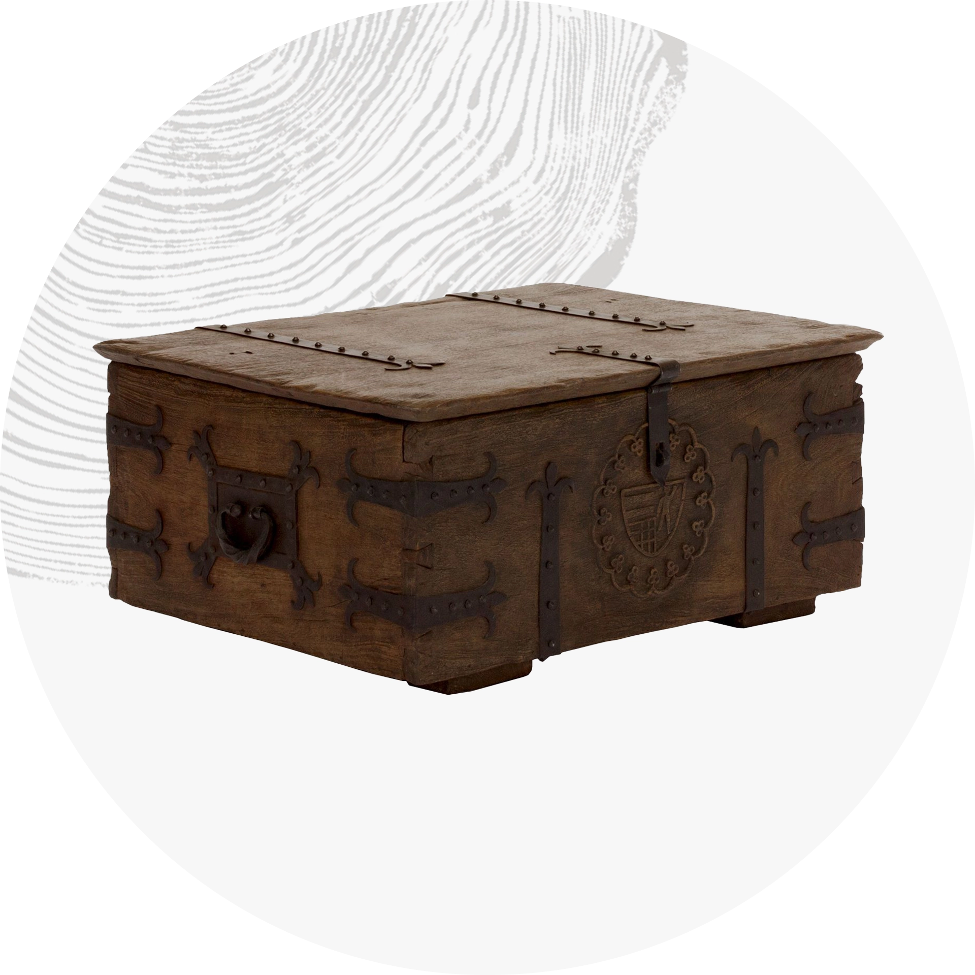 Holzaccessoires und Dekor in warmen Naturtönen auf weißem Hintergrund, modernes rustikales Ambiente