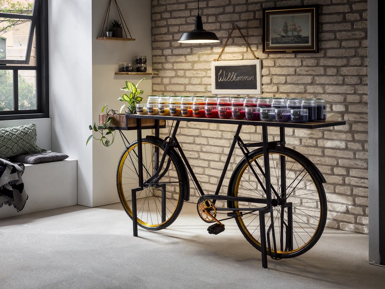 Bike-Konsolentisch aus Holz mit Metallgestell im industriellen Vintage-Look, fahrrad-inspiriertes Design als dekorative Konsole für Flur und Eingangsbereich