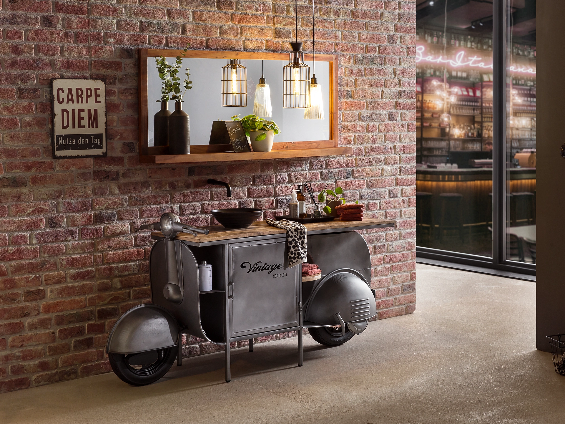 Moderner Waschtisch „Scooter“ aus Holz mit integriertem Waschbecken, inszeniert im stilvollen Badezimmer-Ambiente