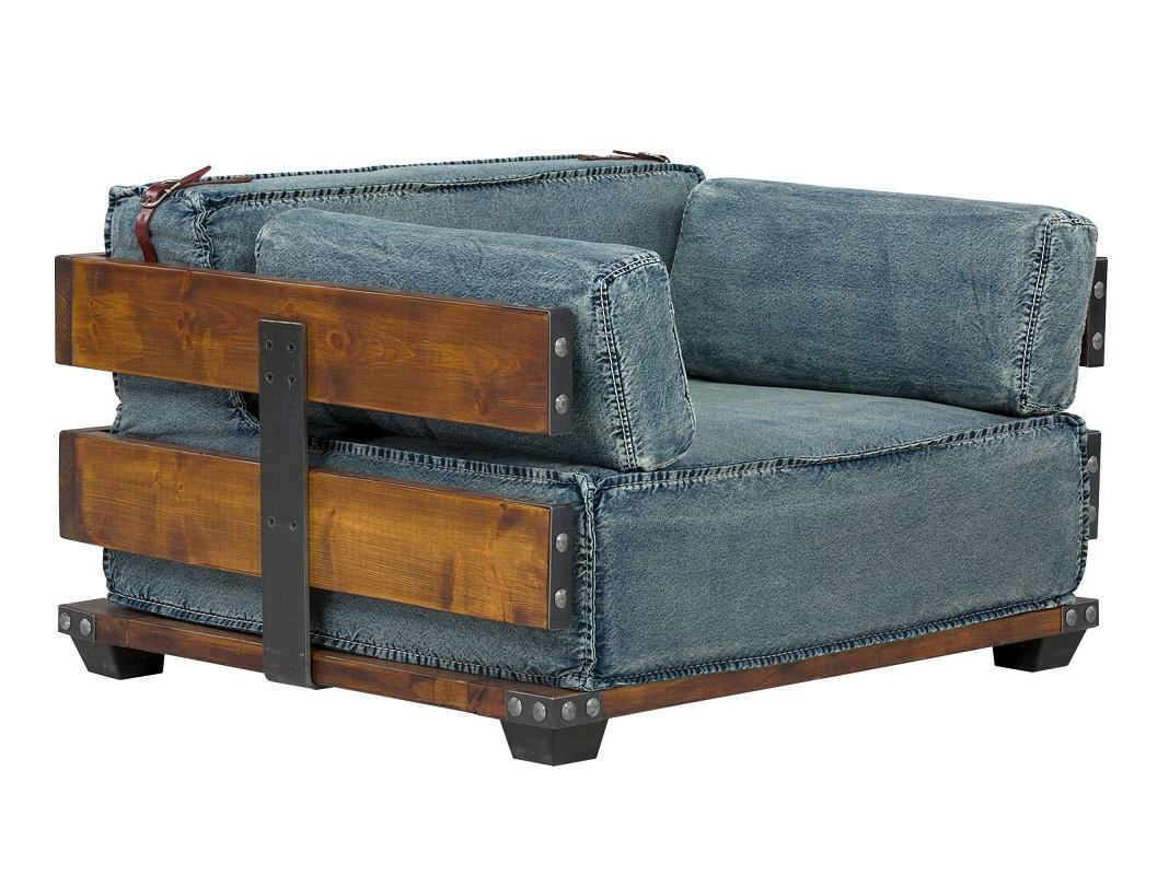 Moderner Clubsessel mit Stoffbezug, gepolstertem Sitz und abgerundeten Armlehnen – eleganter Polstersessel fürs Wohnzimmer oder die Lounge.