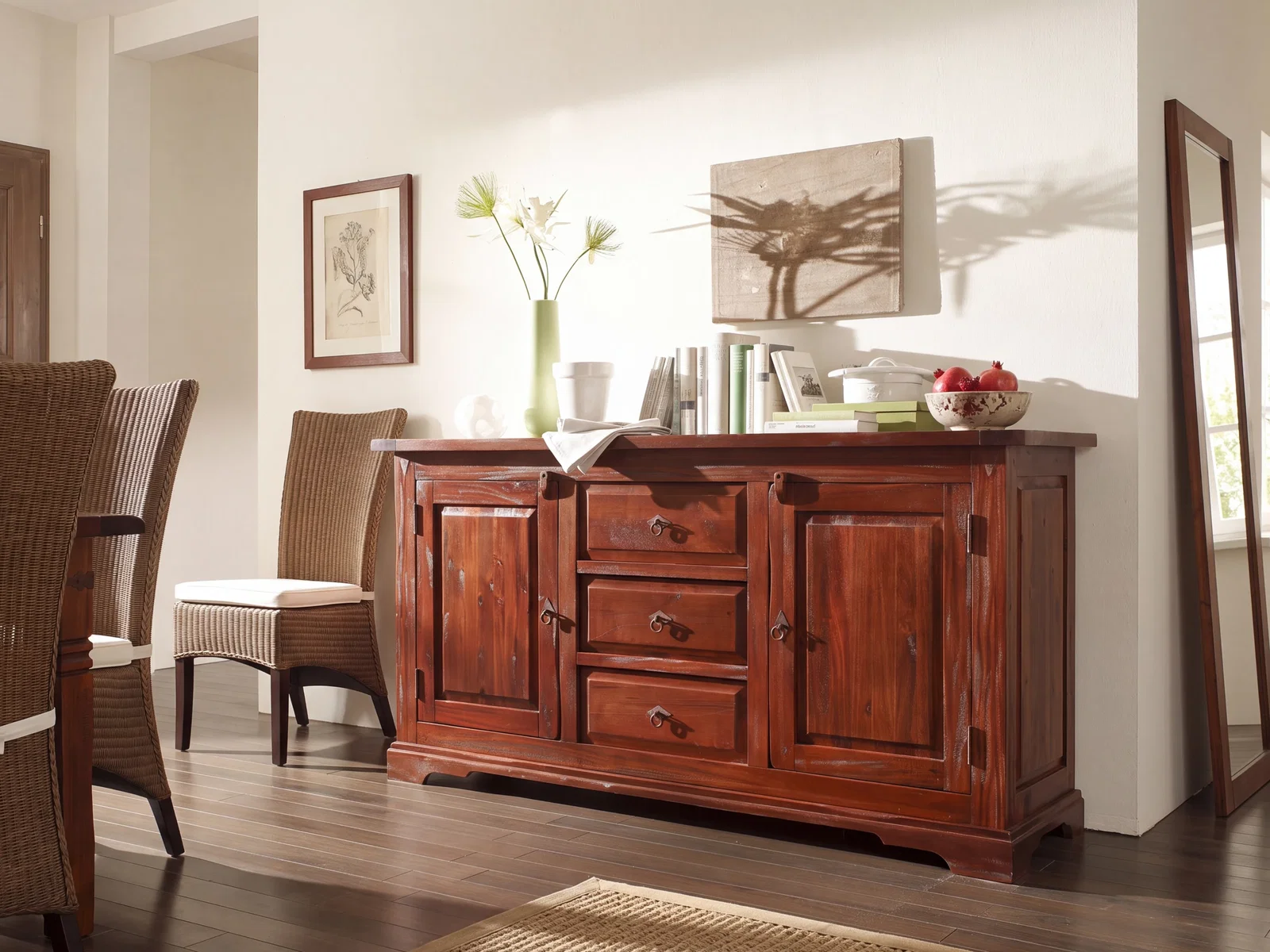 Möbelserie Catana mit Sideboardaus braunem Holz im rustikalen Landhausstil