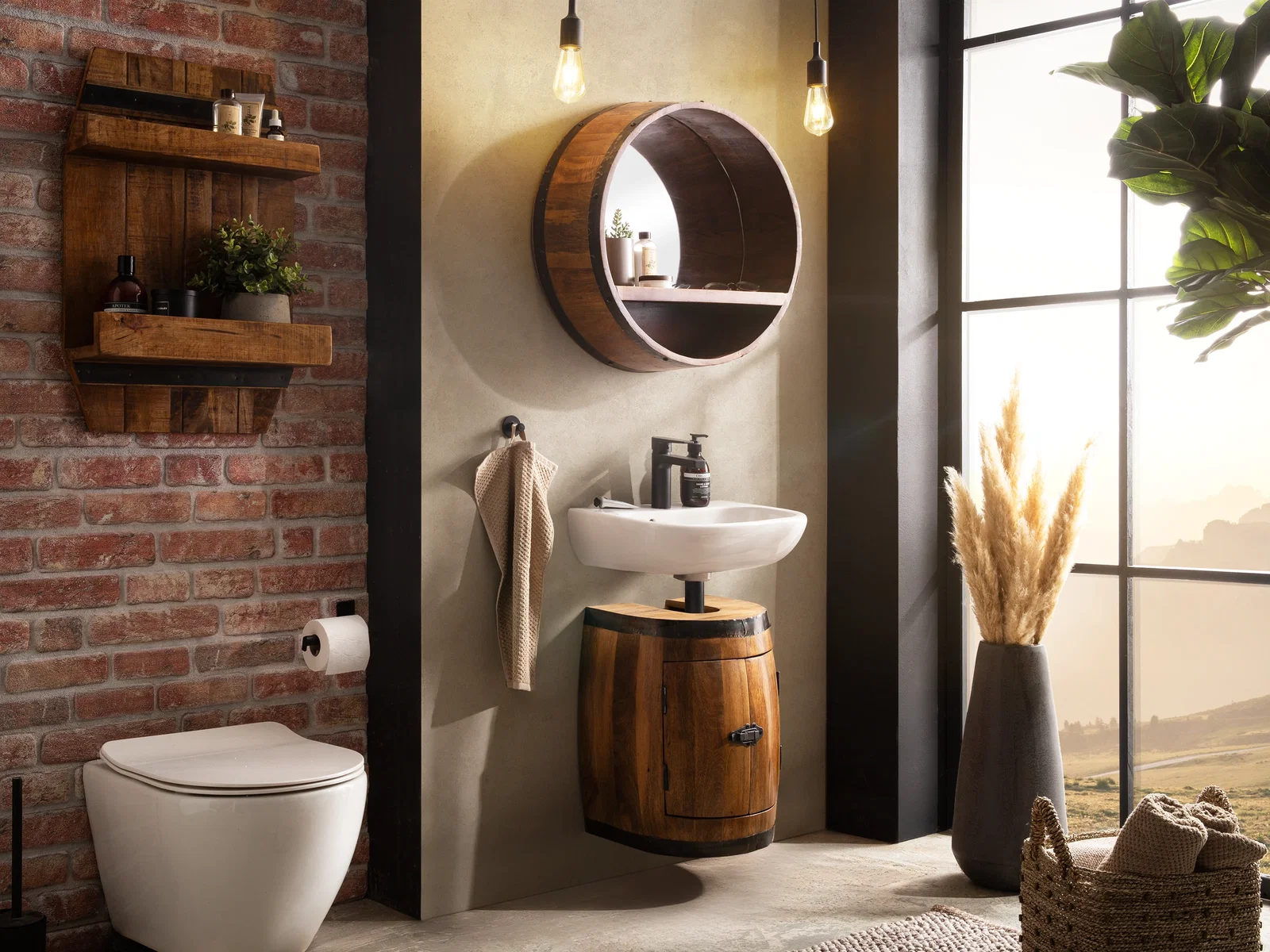 Weinfass als rustikales Bar-Möbel in gemütlichem Ambiente, warmes Holzdesign, charmante Beleuchtung. Perfekt für rustikale Räume.