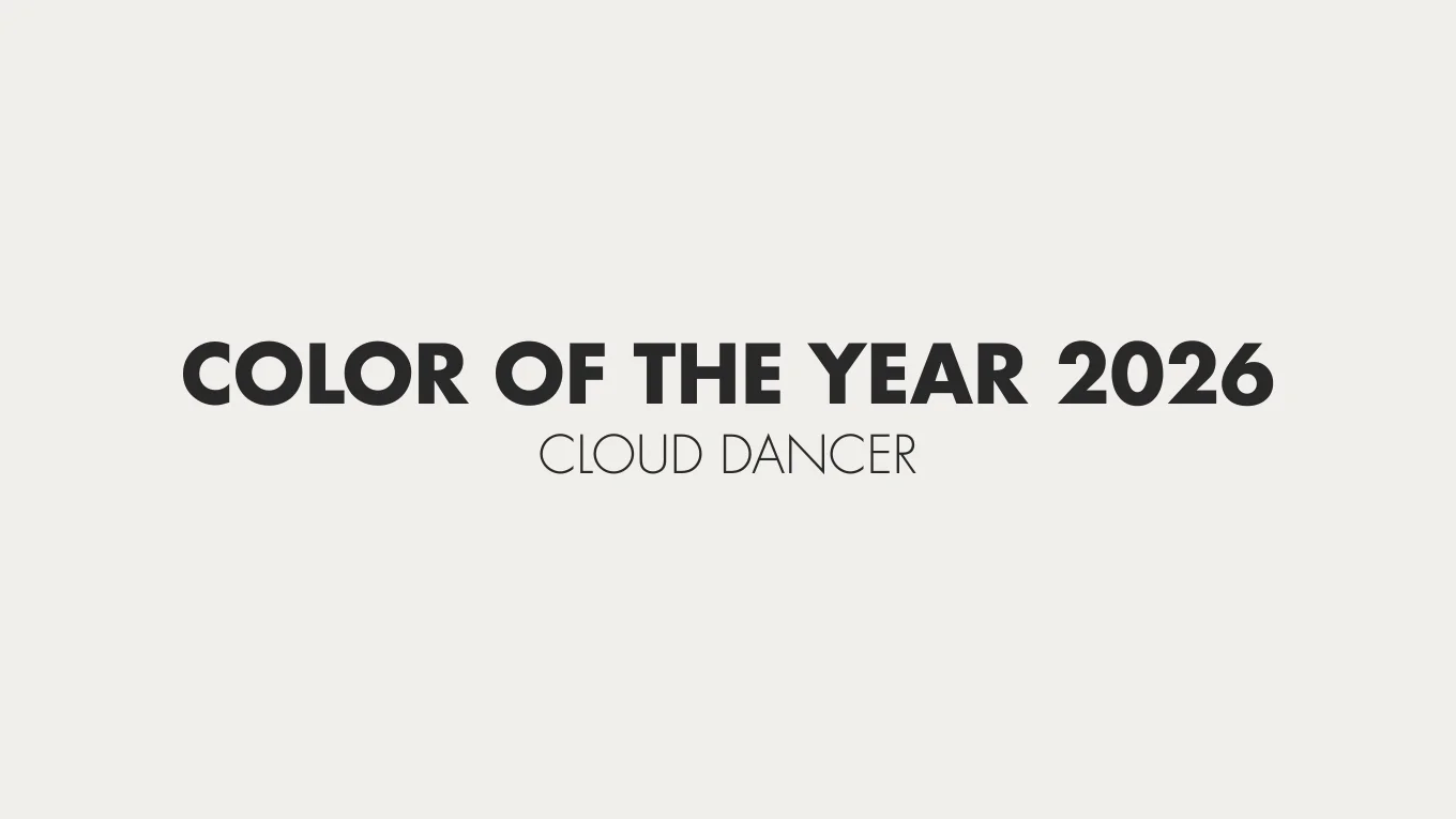 Text 'COLOR OF THE YEAR 2026' auf modernem Farbfeld – Ankündigung der Trendfarbe für Interior, Wohnen und Design.