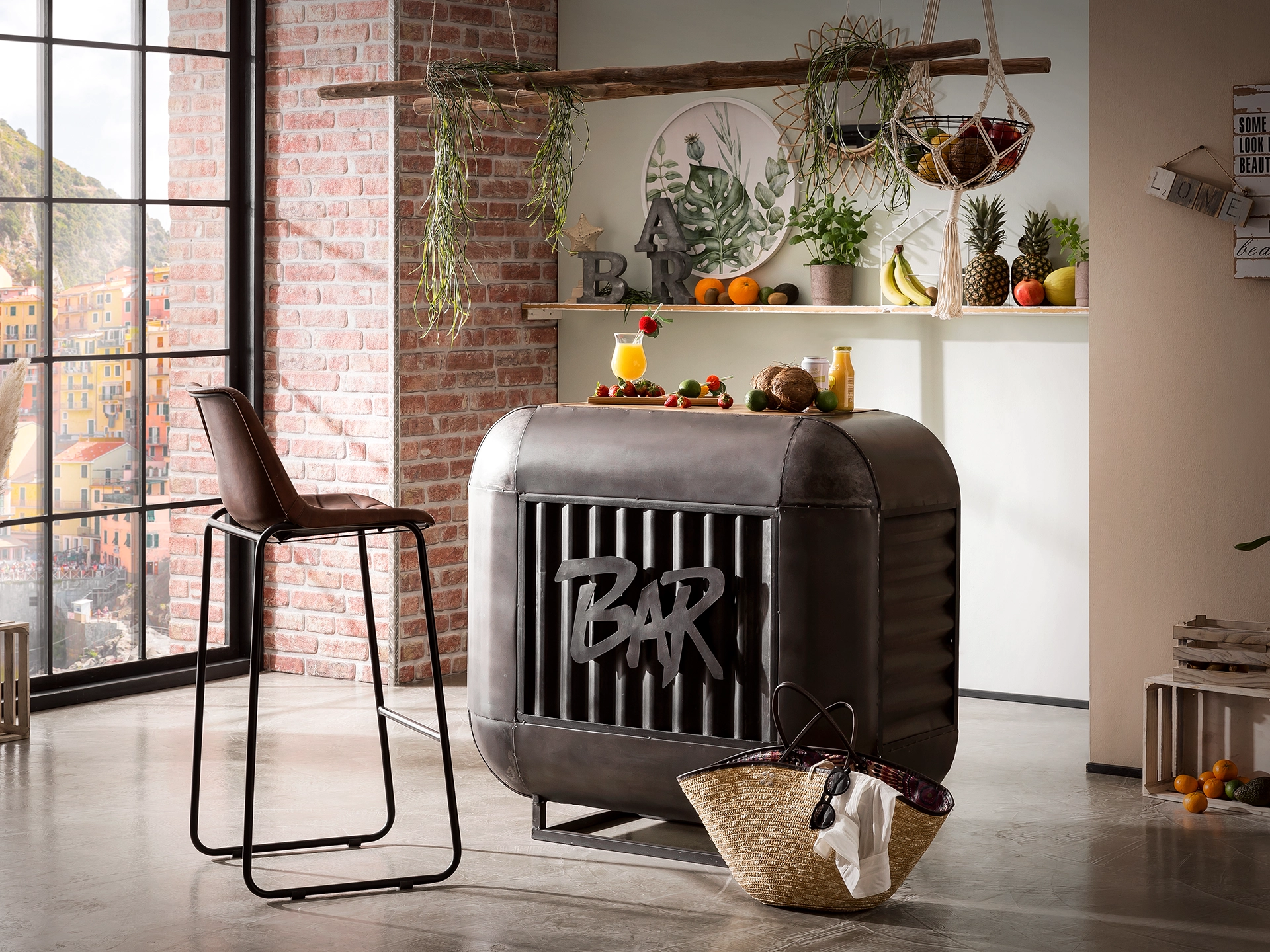 Ambienteaufnahme des Möbelstücks "Bolton" von Woodkings – warme Holzoptik, skandinavisch-minimalistisches Wohnambiente