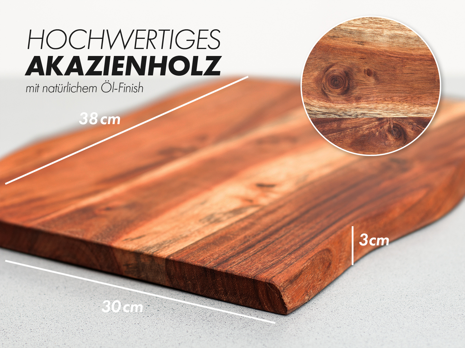 Freisteller: Schneidebrett aus geöltem Akazienholz (38×30×3 cm) in 45°-Ansicht mit Holzmaserung, braunes Küchenbrett Freisteller: Schneidebrett aus geöltem Akazienholz (38×30×3 cm) in 45°-Ansicht mit Holzmaserung, braunes Küchenbrett