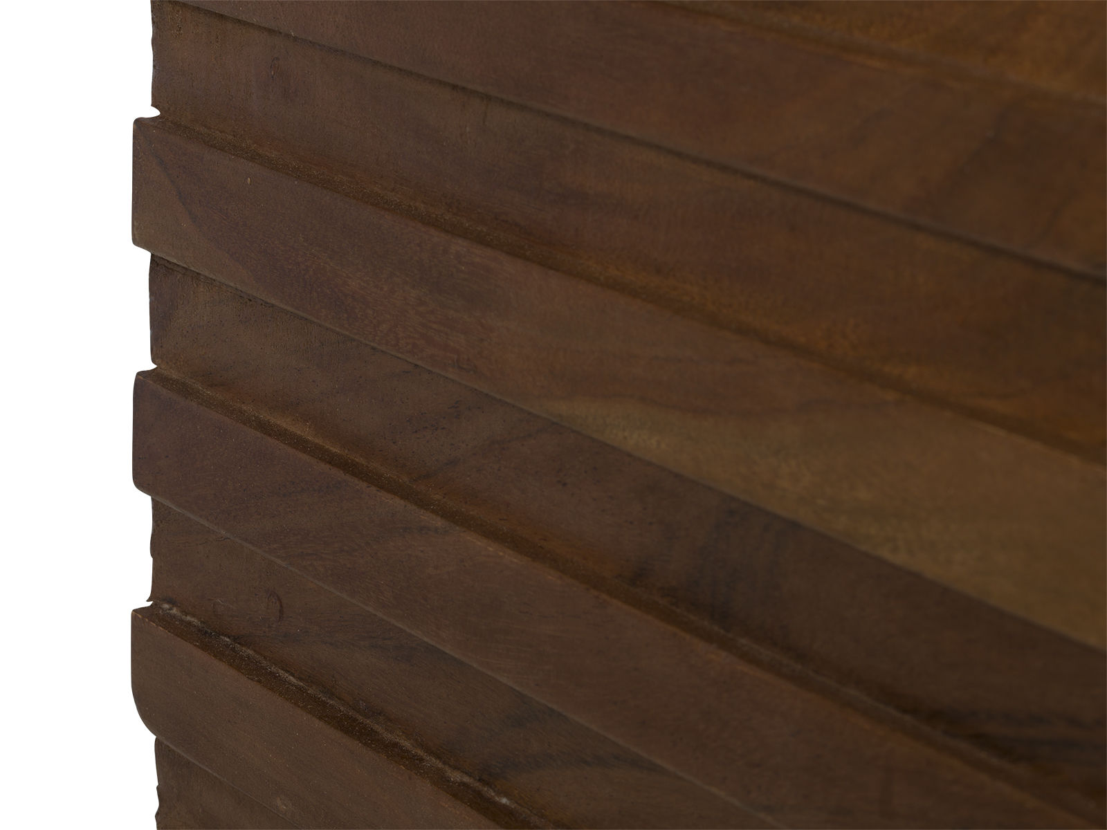 Detailbild Freisteller der lackierten Akazien- und Mangoholz-Front der Hochkommode Abadi