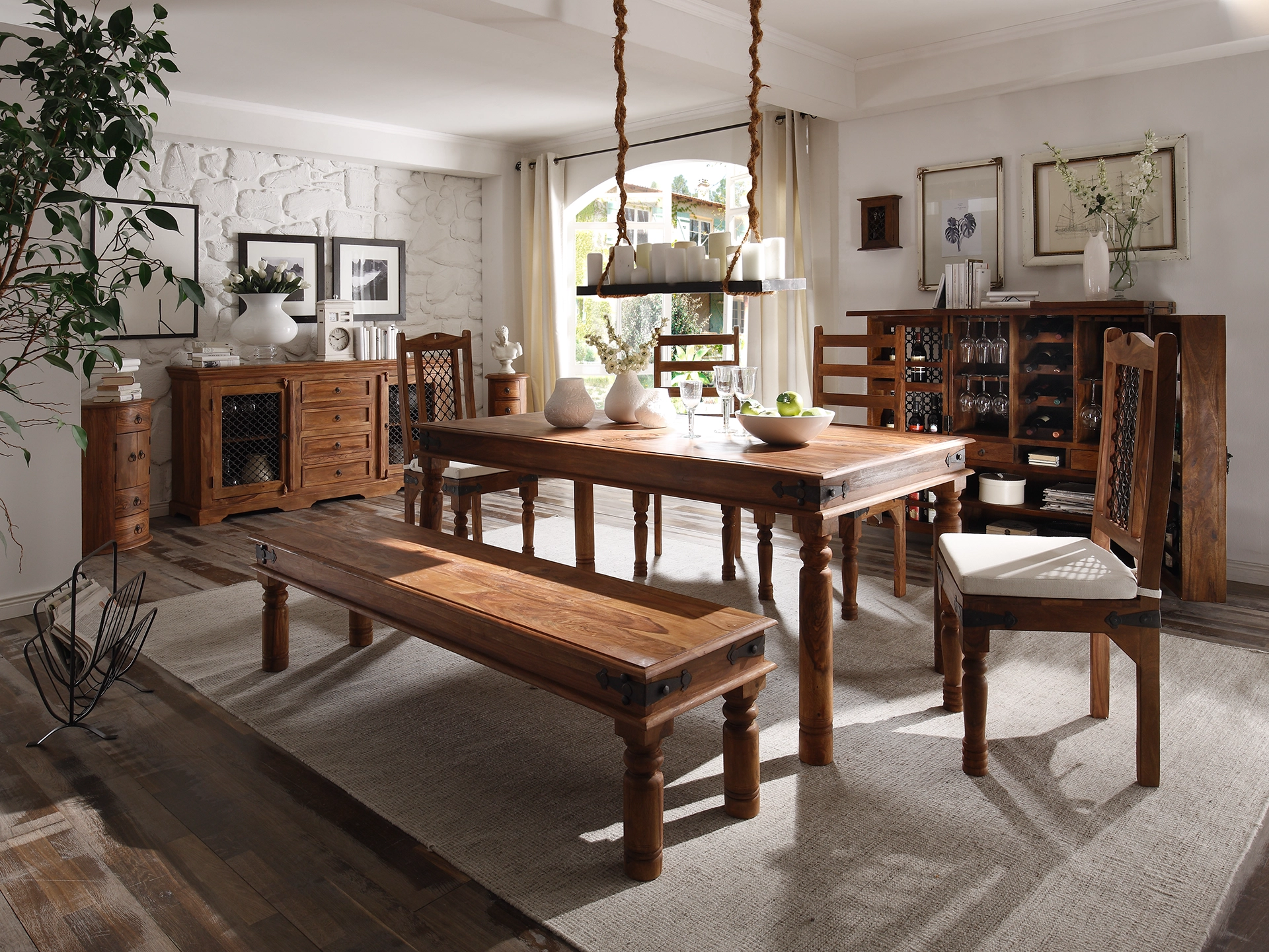 Rustikale Essbank Merlin aus Palisanderholz mit stabiler Verarbeitung und natürlicher Maserung für gesellige Essbereiche