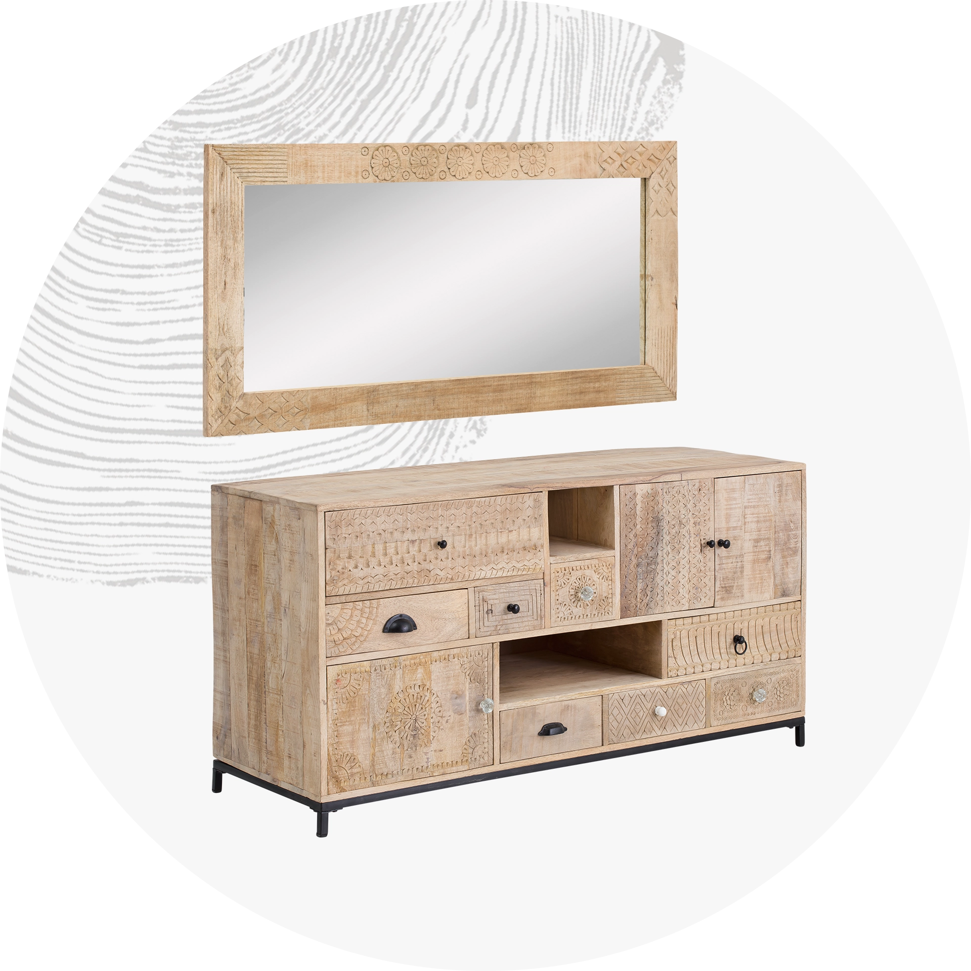 Set aus mehreren massiven Holz-Servier- und Schneidbrettern in verschiedenen Formen, freigestellt auf weißem Hintergrund