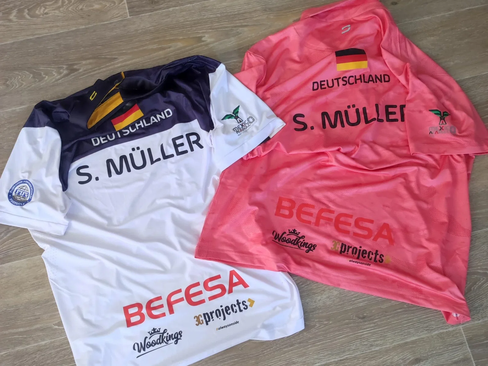 Footgolf-Trikots von Silvio Müller mit Deutschland- und Woodkings-Logo vor der WM in Acapulco