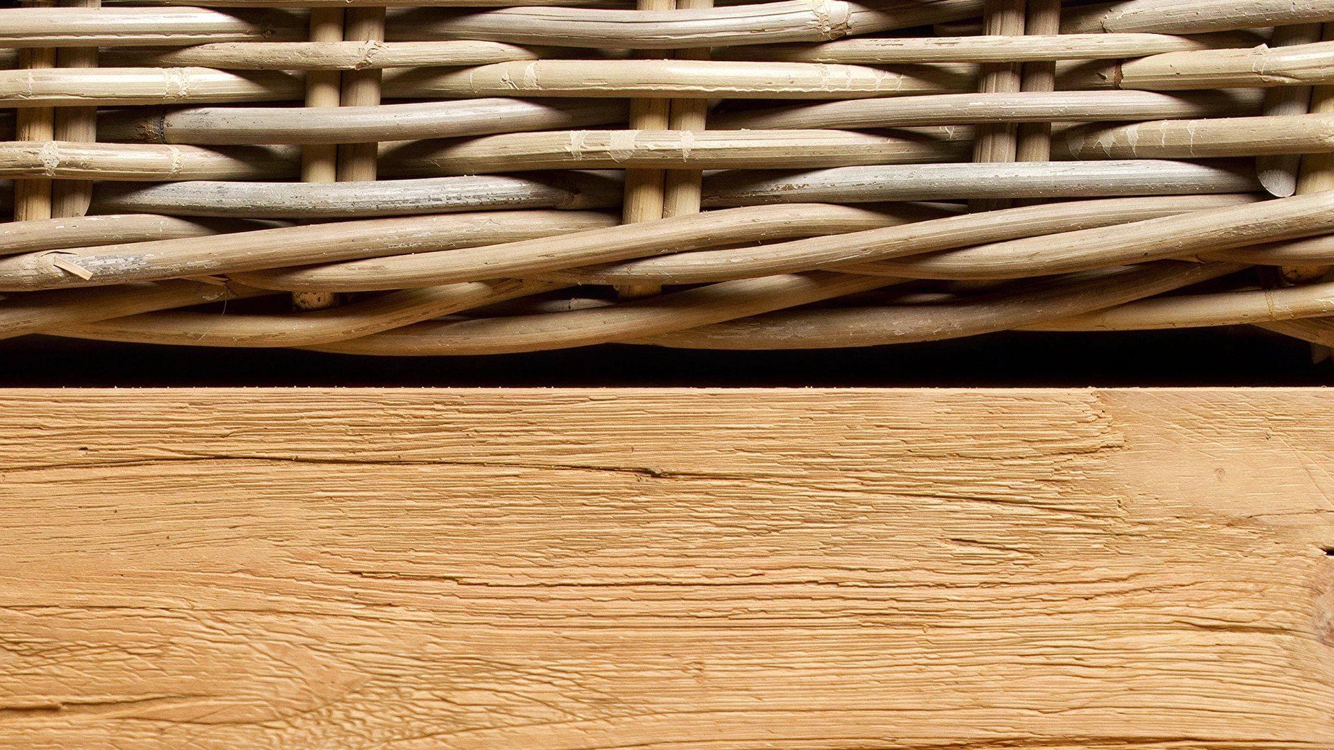 Übersicht Holzarten: Infografik mit Holzmaserungen – kompakter Vergleich von Farbe, Struktur und Eigenschaften.