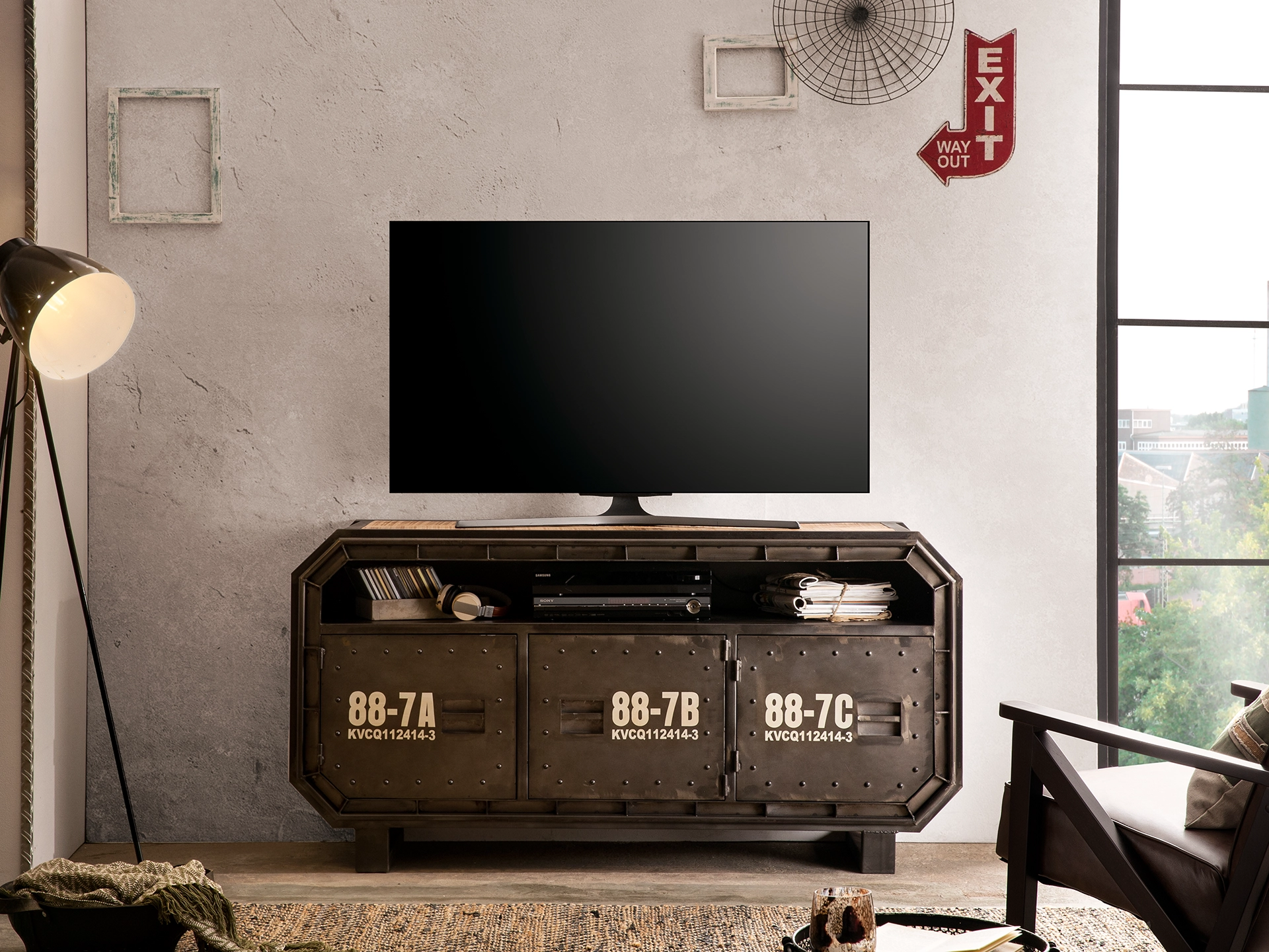 Barkley Möbel im Wohnambiente: modernes Holzdesign mit warmen Neutraltönen, minimalistisches, skandinavisches Setting