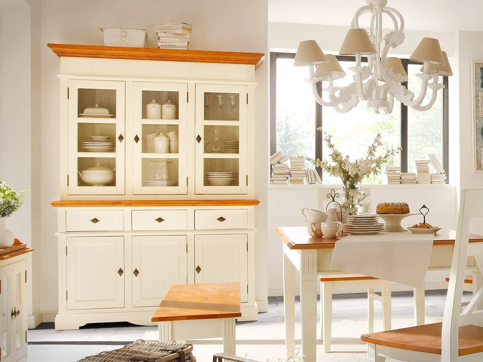 Küchenbuffet aus Holz: Tipps zum Geschirrschrank