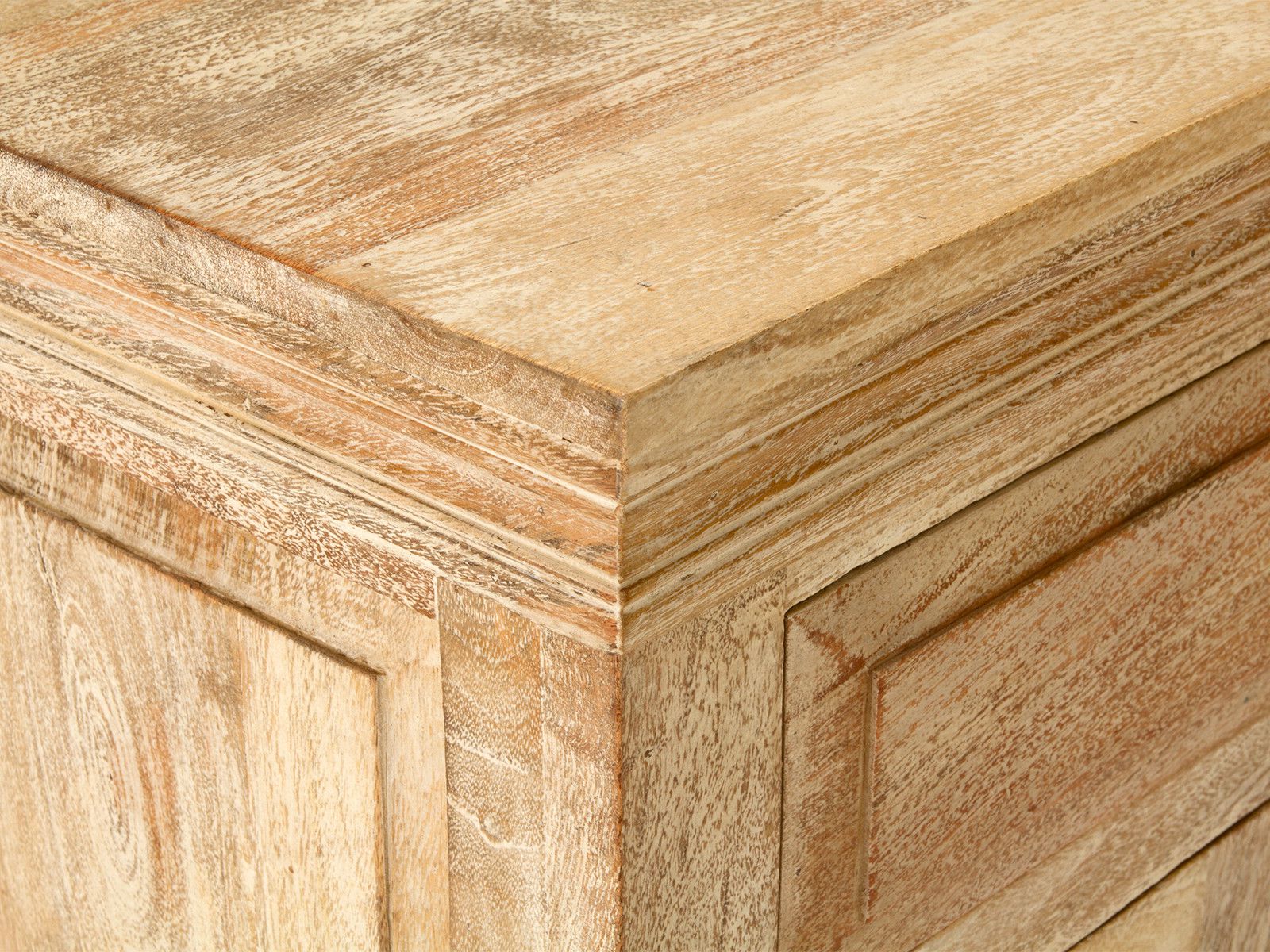 45° Detailansicht Mango-Holzoberfläche Flurmöbel-Set Patina 3-teilig natur lackiert, feine Maserung und Patina-Effekt