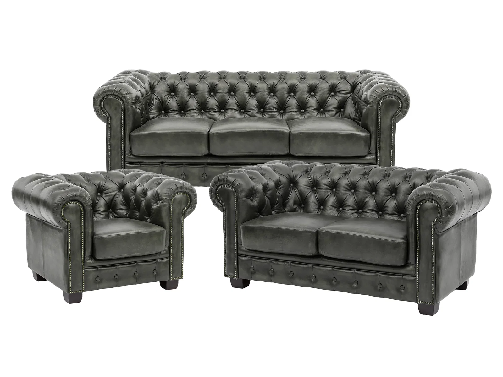 Sofa-Garnitur in modernem Wohnzimmer: graue Polster, sichtbare Holzbeine, helle Holzböden und neutrale Dekokissen