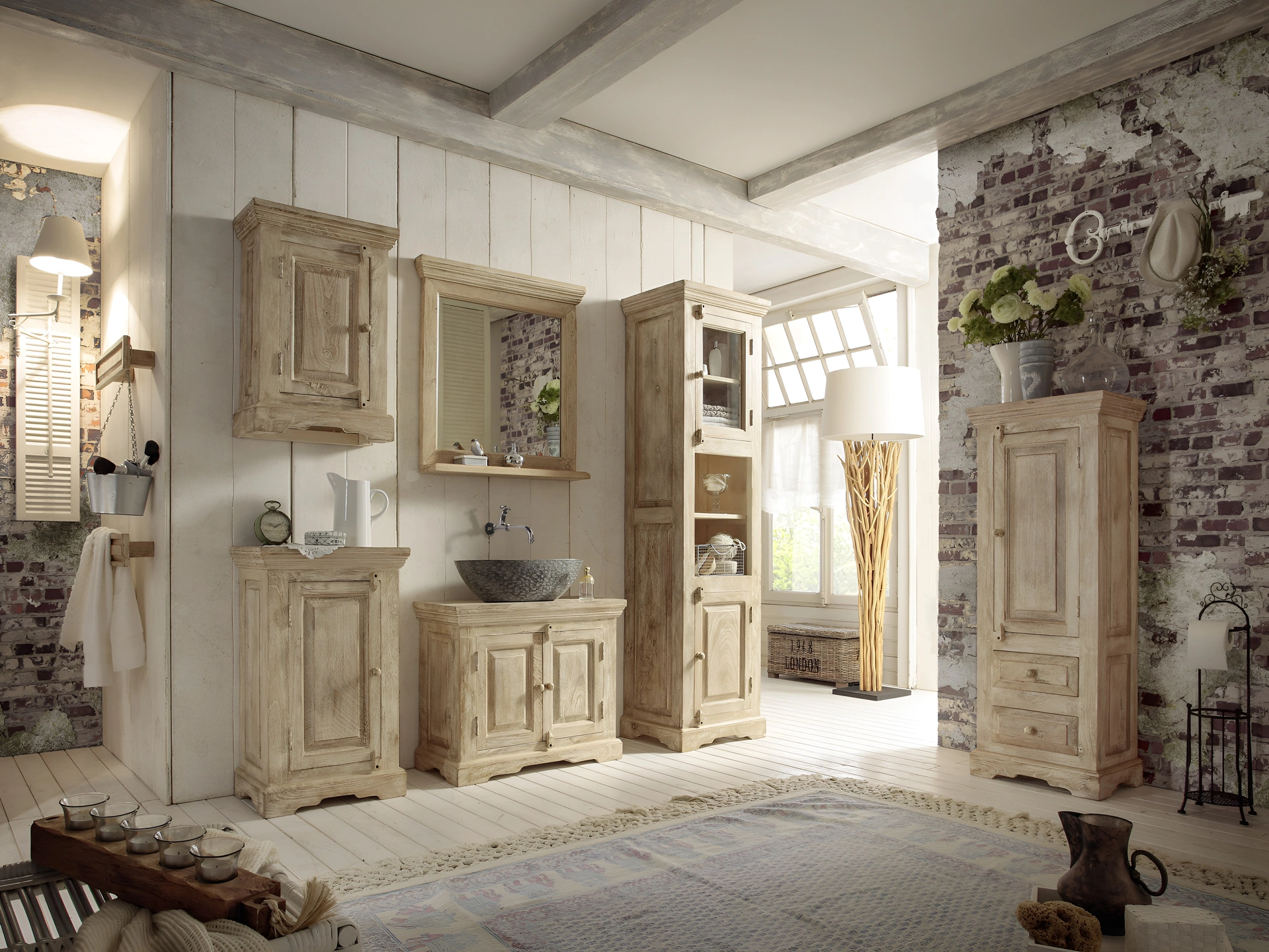 Rustikales Badezimmer-Ambiente in warmen Naturtönen und gemütlicher, moderner Einrichtung