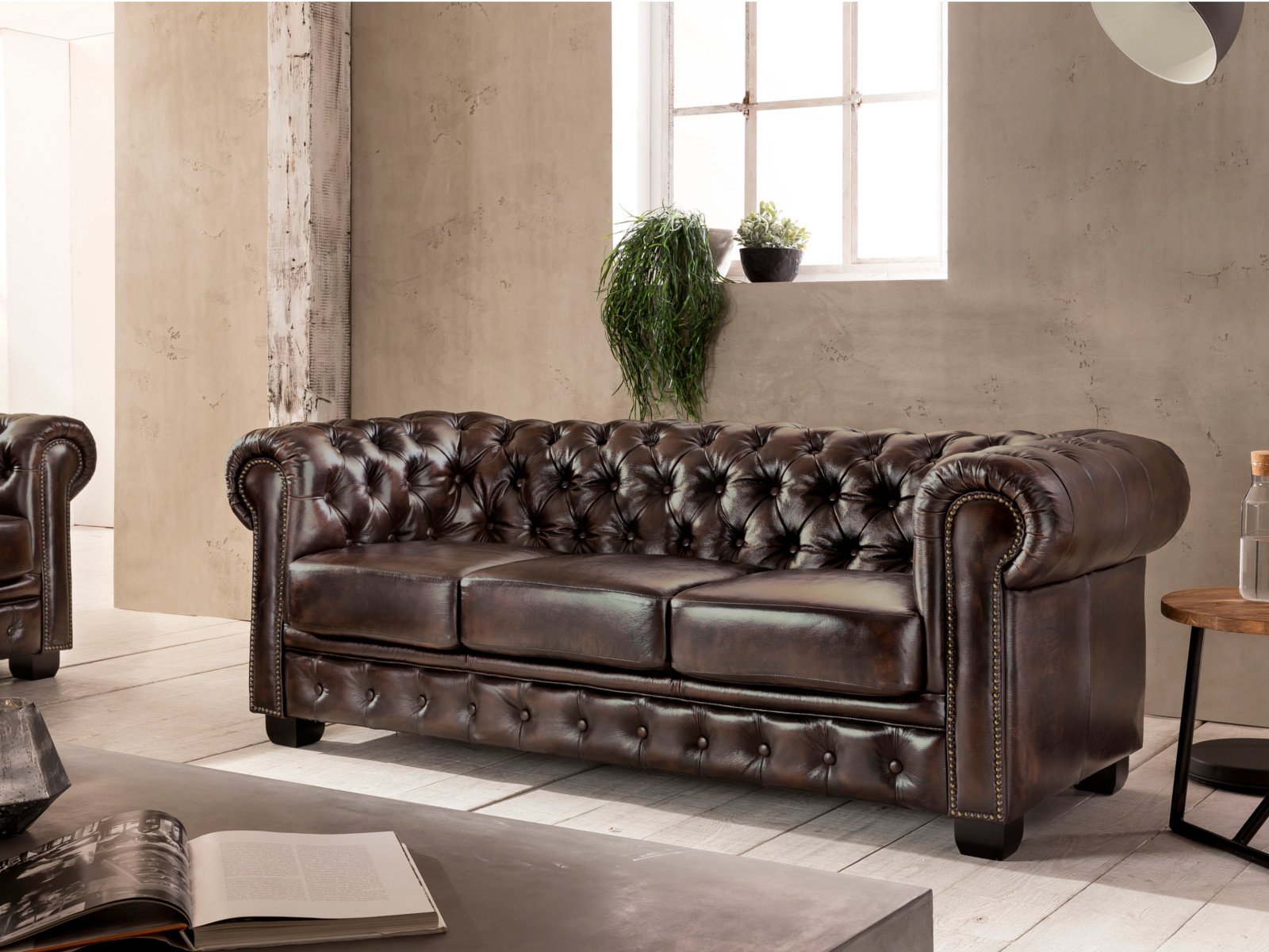 Sofa Chesterfield 5-Sitzer Echtleder braun 310x72x100 Halbambiente