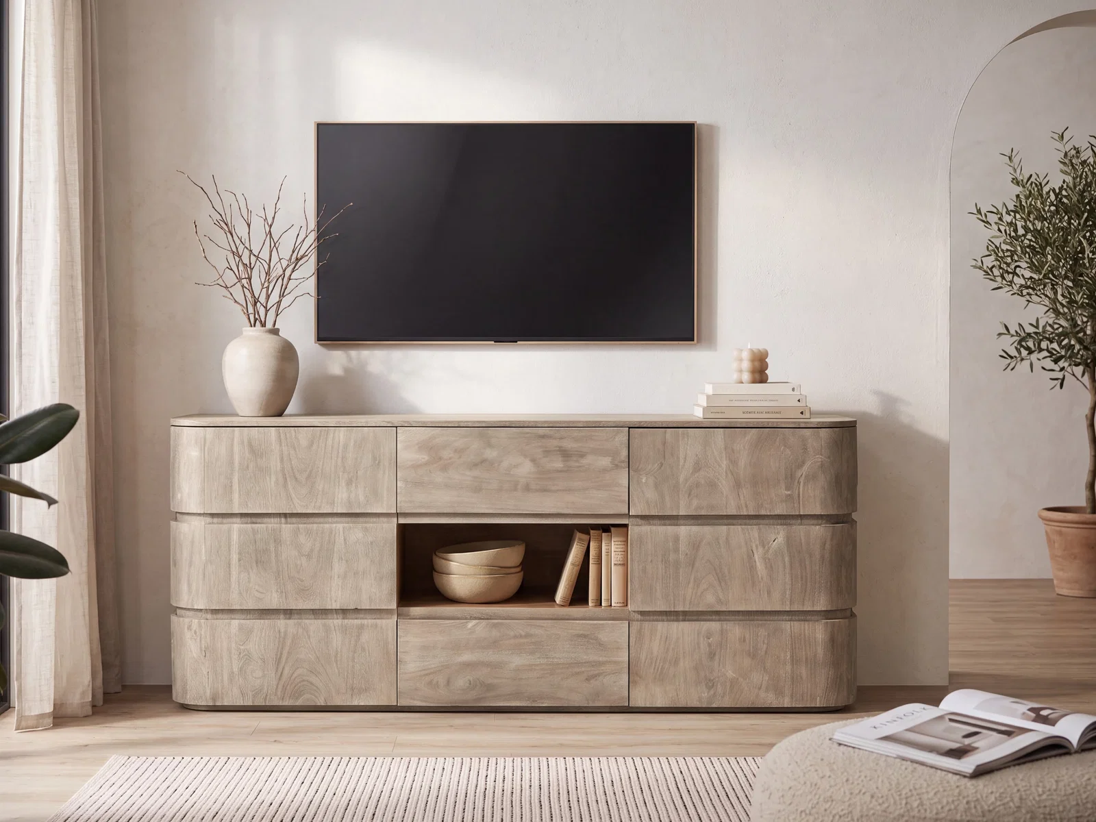 TV-Sideboard der Möbelserie Kala aus massiver Akazie in Grau mit charakteristischen Rundungen und moderner Linienführung