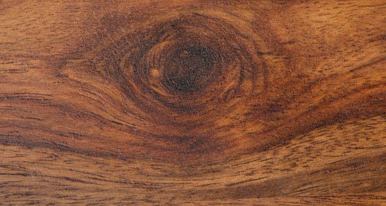 Oberflächen-Übersicht gewachst: mehrere Holzproben mit unterschiedlichen Farbtönen, sichtbarer Maserung und Glanzgraden, angeordnet als Mustertafel